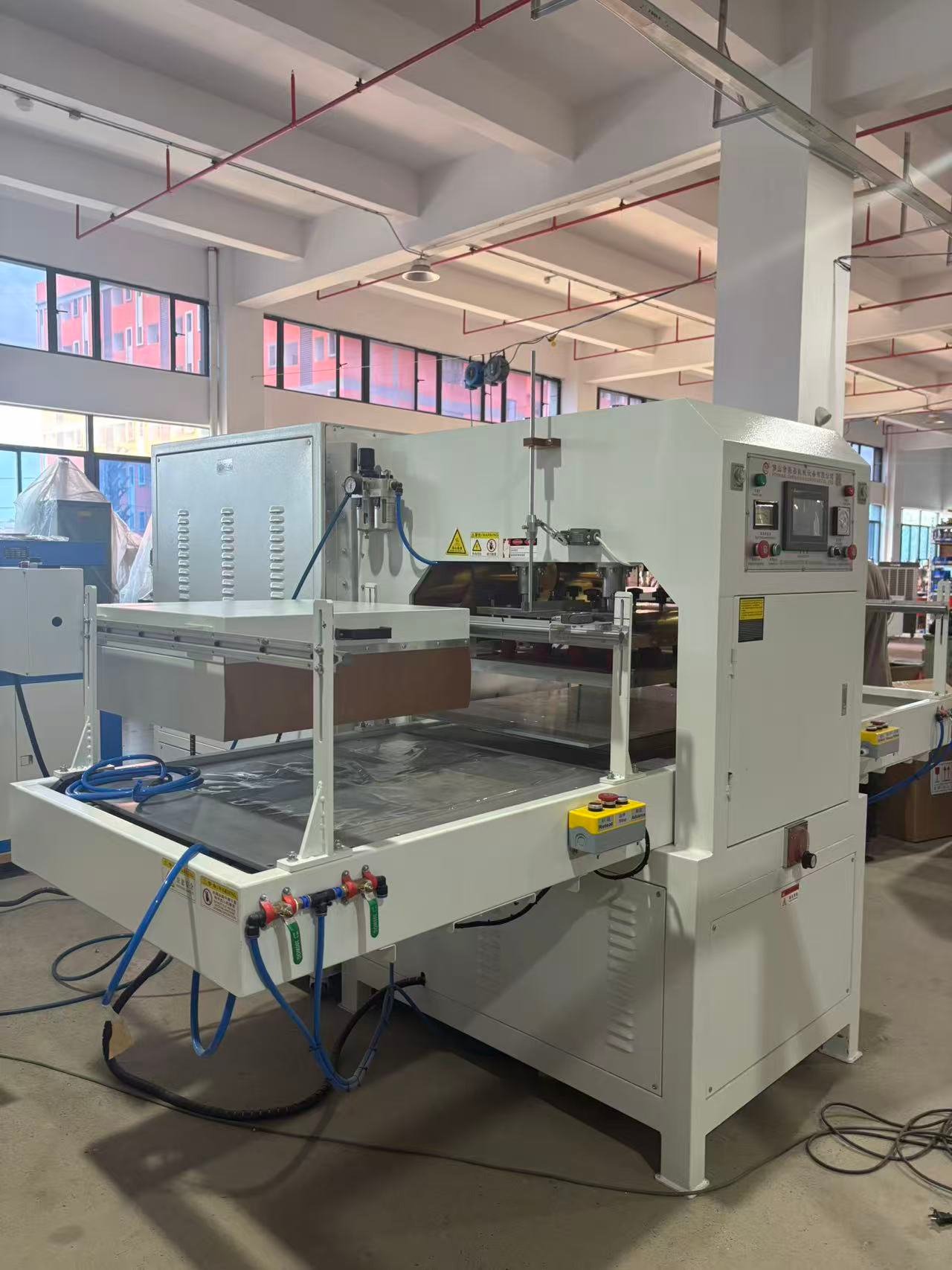 Large-scale Vacuum High-Frequency Machine (5)