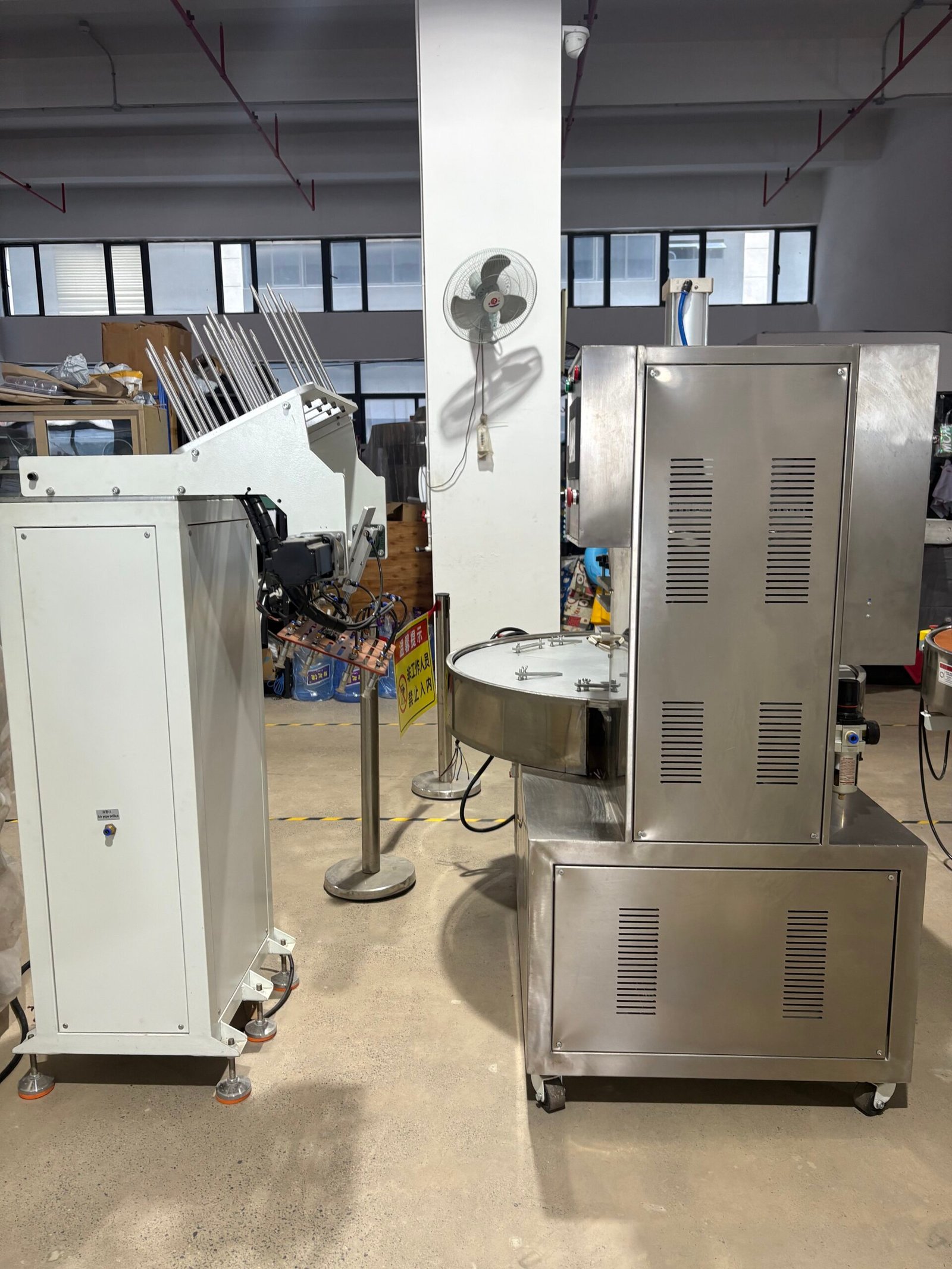 Stainless Steel Medical Blister Sealing Machine with Dual Robotic Arms and Power-Amplifying Cylinders (3)