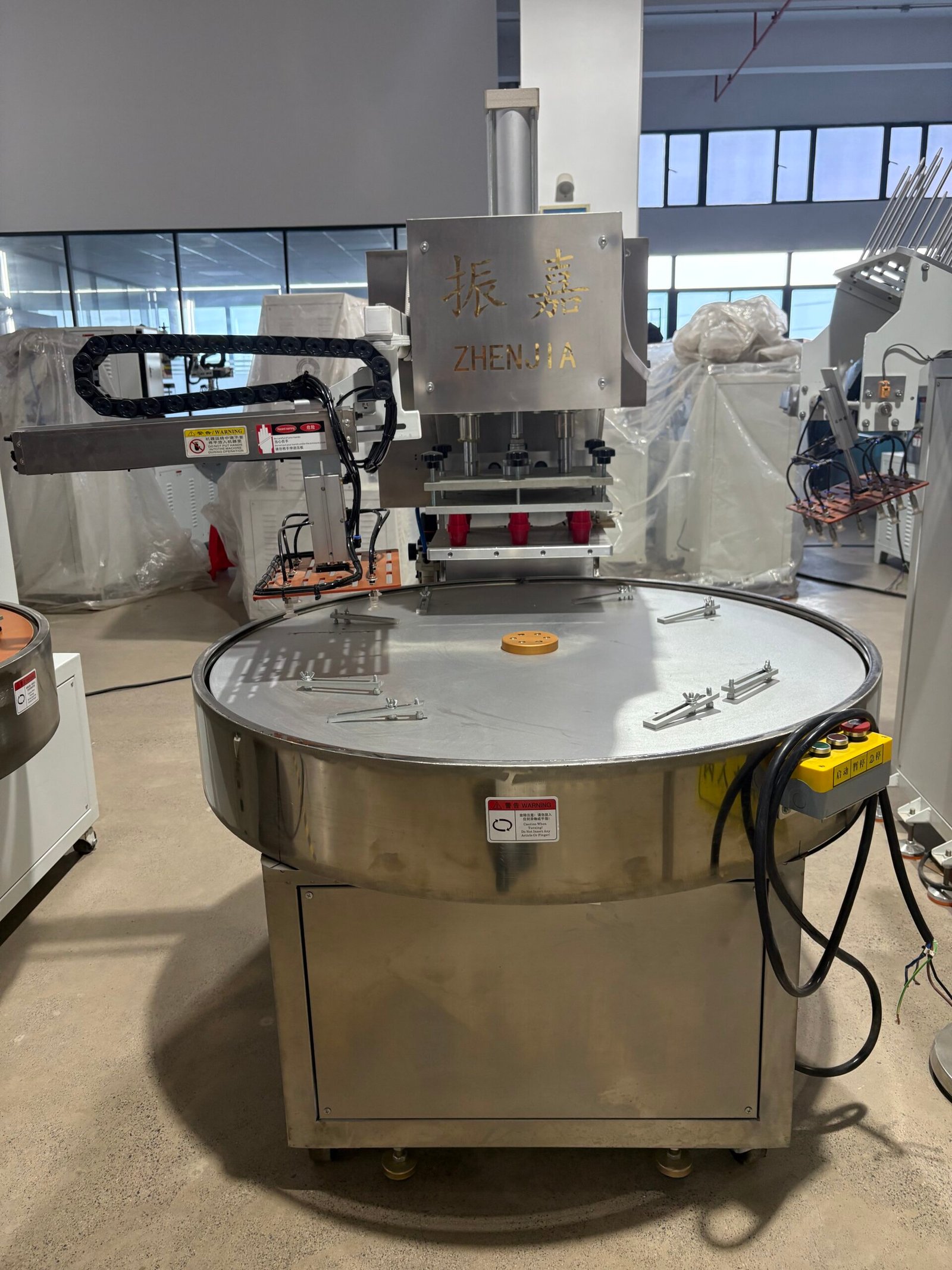 Stainless Steel Medical Blister Sealing Machine with Dual Robotic Arms and Power-Amplifying Cylinders (5)