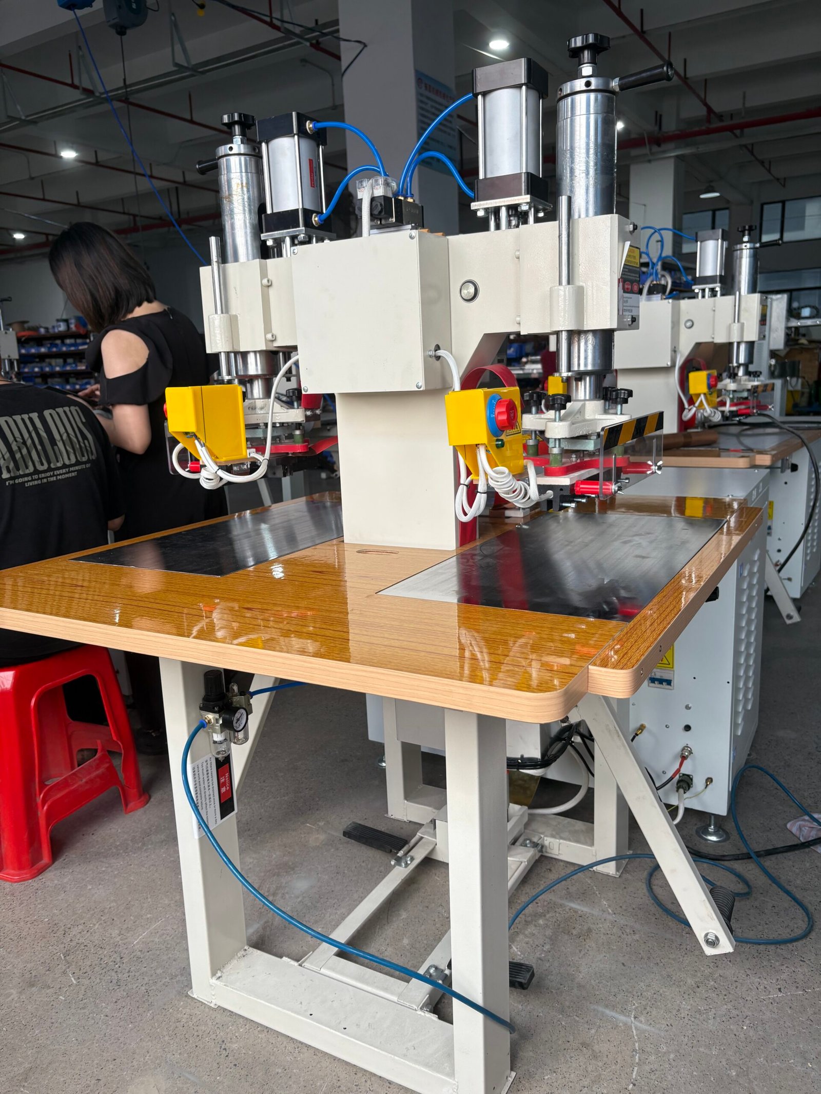 Double-head pneumatic high-frequency machine
